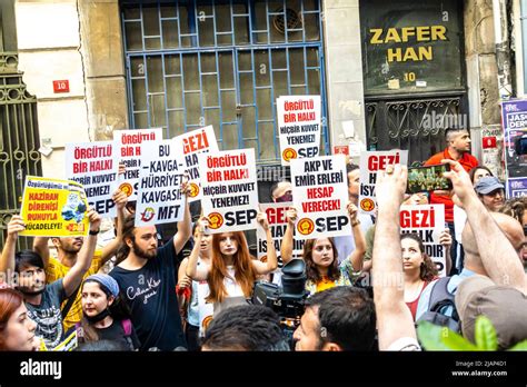 Gezi Parkı Protestoları:  Kentsel Dönüşüm ve Türkiye'nin Demokratik Geleceğine Etkisi